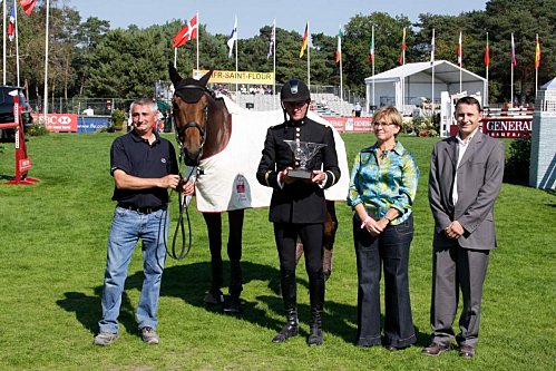 Moumoun et Didier récompensés par Générali pour avoir effectué le meilleur cross de ses championnats d'Europe 2009